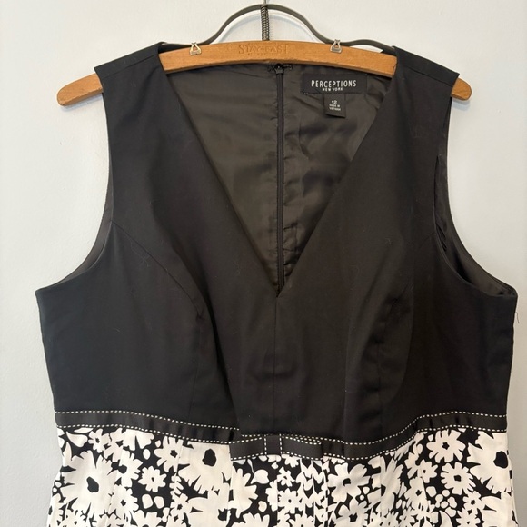 Perceptions New York Black White Floral Fit and Flare Dress Size 12 - Picture 2 of 8